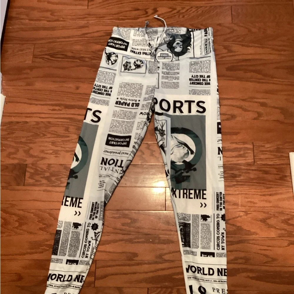 Newspaper Print Leggings - (Color: White & Blueish Gray)